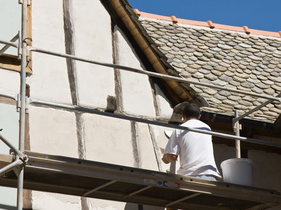 Comment faire un ravalement de façade en crépi ?