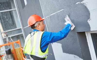 Combien prévoir pour un enduit de façade au m² ?