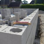 Construction de murs en parpaing