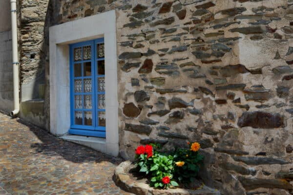 Mur extérieur en pierre apparente